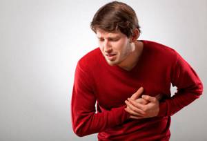 Резкая боль под грудью - причины и лечение