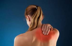 Боль под правой лопаткой сзади со спины. Причины и лечение
