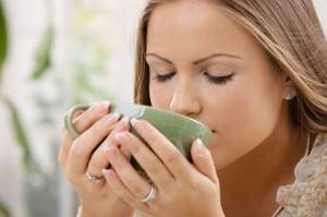 Чай из листьев смородины: польза, вред, лечебные свойства