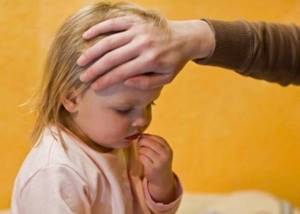 Что делать, если у ребенка рвота и болит голова: советы педиатров