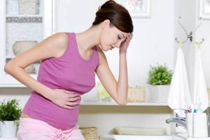 Систематическая тошнота - один из основных симптомов эндометриоза кишечника
