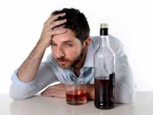 Чрезмерное употребление алкоголя является предпосылкой для снижения уровня сахара.