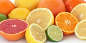Учтите, что при обострении панкреатита из рациона требуется полностью исключить цитрусовые и фрукты, обладающие кислым и горьковатым вкусом
