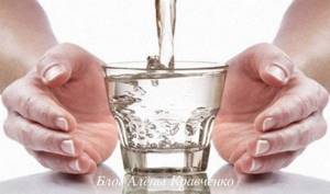Минеральная вода при запорах: как пить, как выбрать