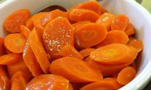 Блюда из моркови низкокалорийные (калорийность вареного корнеплода составляет всего 25 ккал на 100 г)