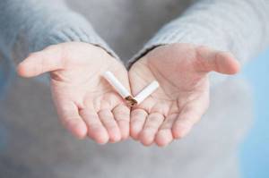 Насколько опасно пассивное курение для здоровья некурящих, беременных и детей?