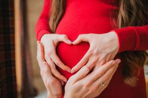 Норма частоты сердечных сокращений плода в утробе матери: таблица показателей сердцебиения по неделям