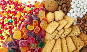 В 4 года у ребенка причиной проблем с поджелудочной железой может стать употребление в пищу сладостей