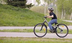 Спровоцировать ущемление паховой грыжи может велосипедная езда