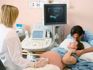 Почему при беременности появляются боли в кишечнике