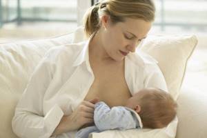 Понос у младенца на грудном вскармливании: опасно ли это?
