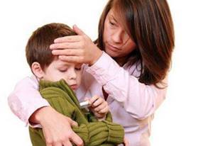Причины рвоты и тошноты у ребенка, температура и другие сопутствующие симптомы, особенности лечения