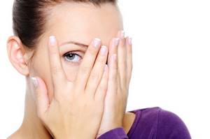 Проявления химического ожога глаз и действенное лечение в домашних условиях
