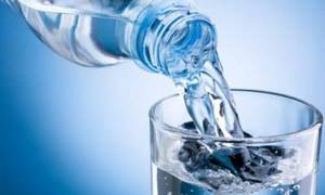 Для предупреждения гастроэзофагеального рефлюкса специалисты советуют пить щелочные минеральные воды