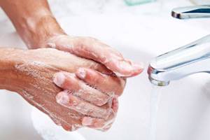Тщательное мытье рук с мылом
