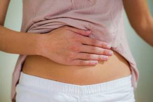 Тяжесть и боль в желудке, тошнота и отрыжка — причины дискомфорта