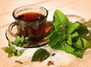 Чай из малиновых листьев при зеленой диарее